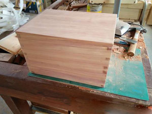 實(shí)木木箱靈魂:巧奪天工的“萬(wàn)榫之母”燕尾榫